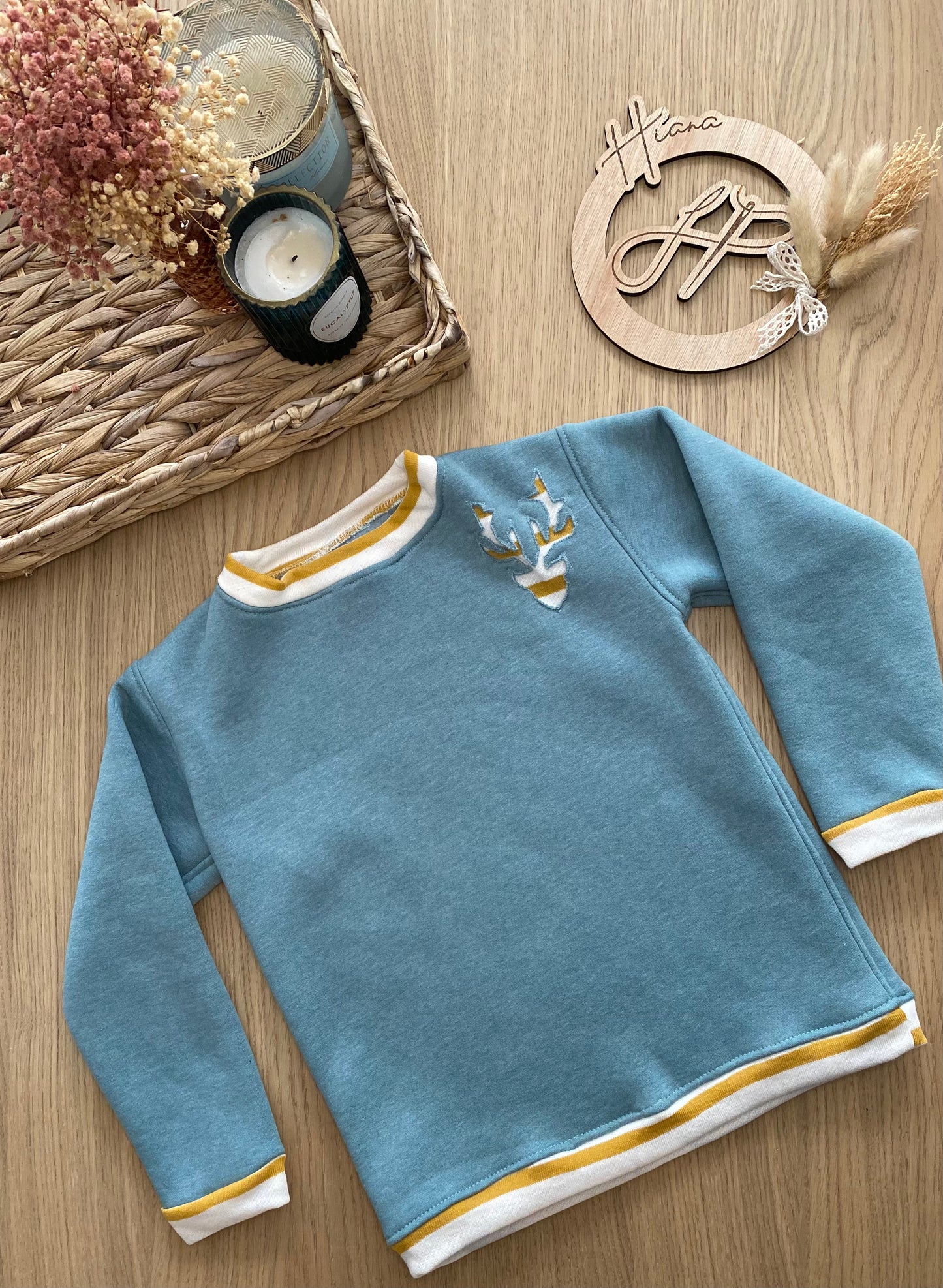 Craquez pour le pull Calypso, fait-main et ultra confortable. Tailles 6 mois à XXL. Look tendance et cosy garanti !