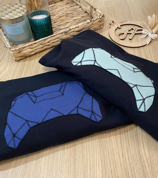 Fans de gaming ? Le pull Game On est fait pour vous ! Ultra doux, fait-main et disponible du 6 mois au XXL. Commandez le vôtre !