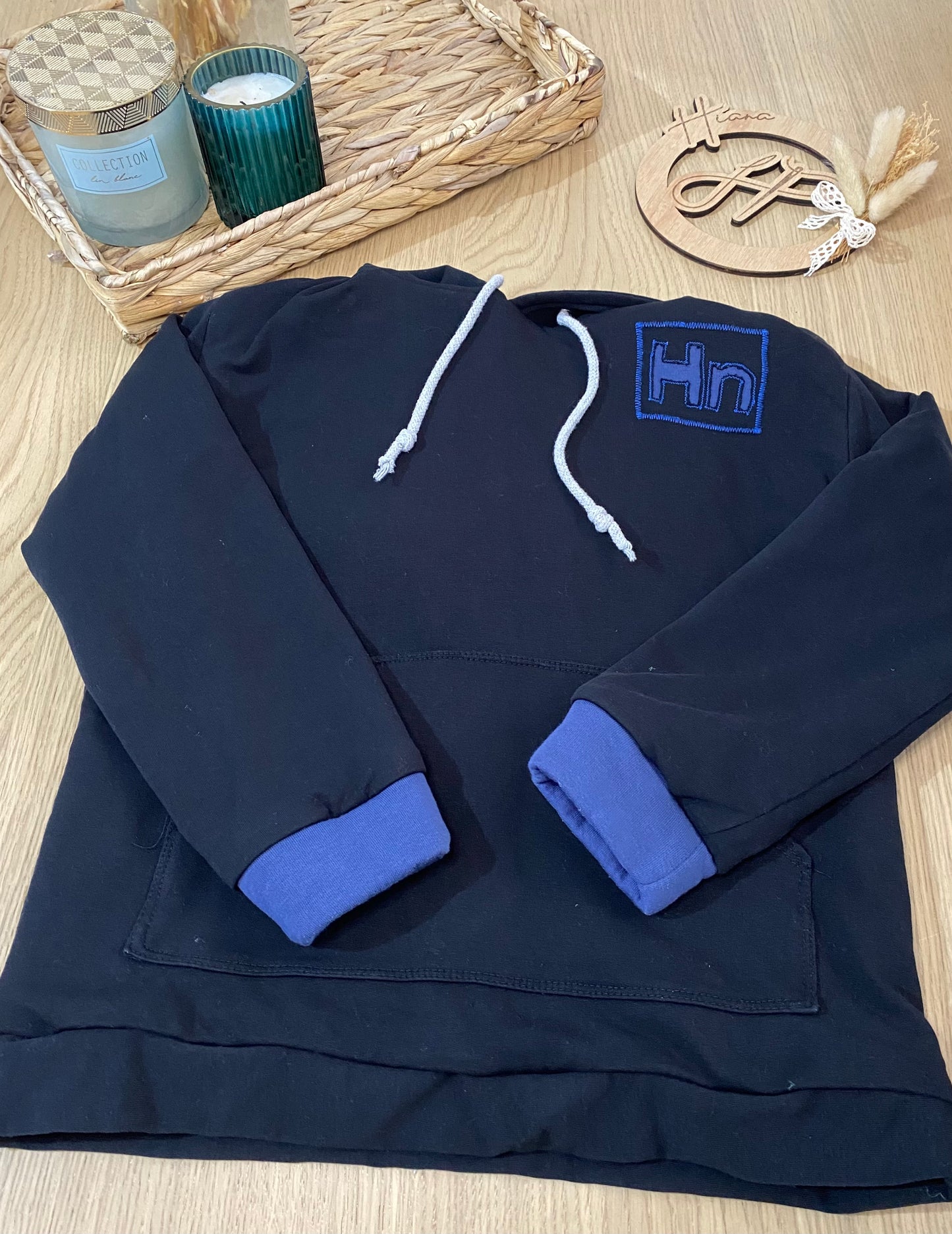 Fans de gaming ? Le pull Game On est fait pour vous ! Ultra doux, fait-main et disponible du 6 mois au XXL. Commandez le vôtre !