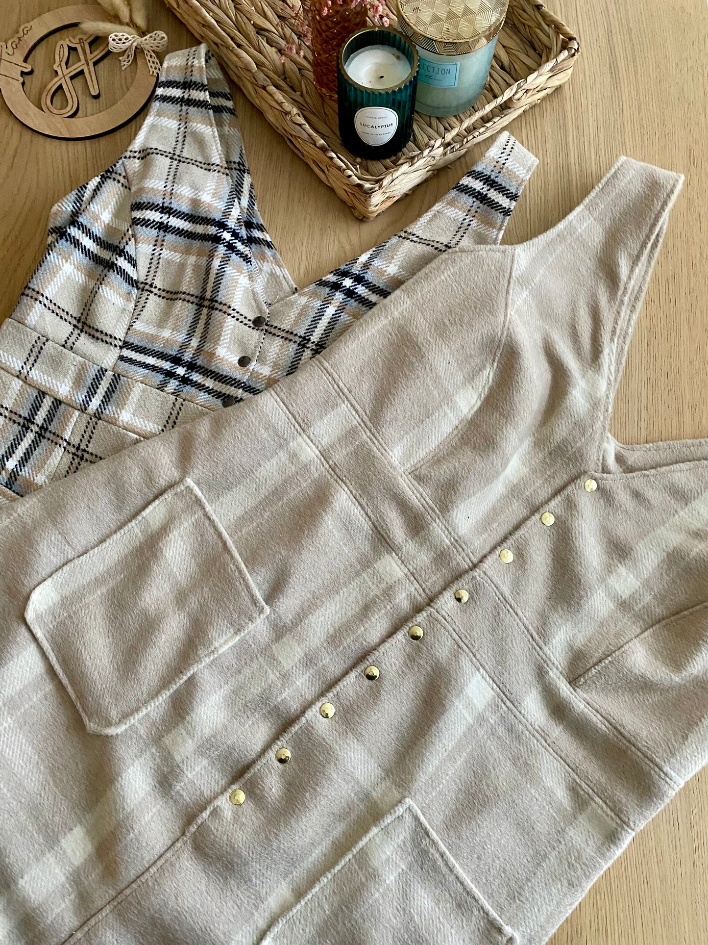 Robe élégante en tissu Prince de Galles, coupe féminine et intemporelle, collection Élégance à Carreaux.