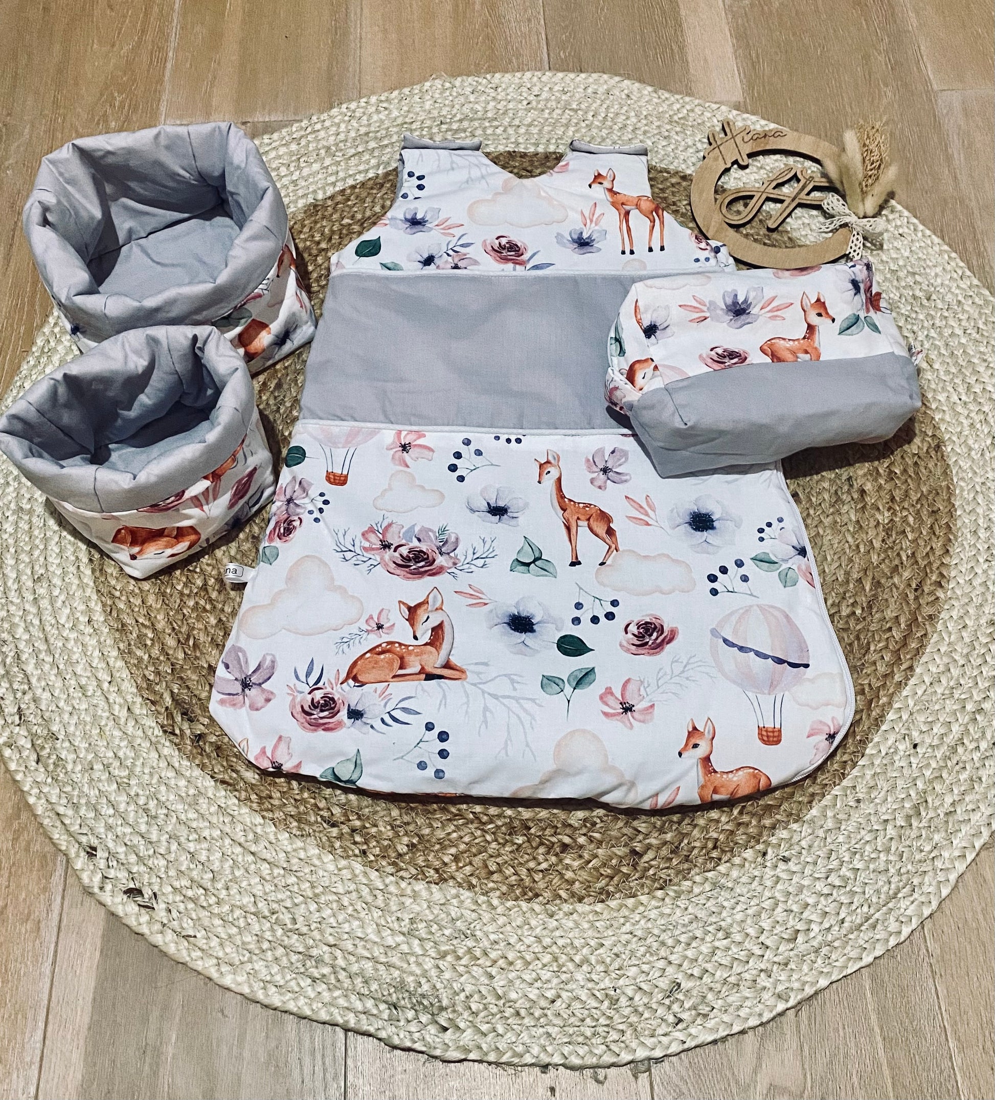 Turbulette jolies biches pour bébé, avec des motifs d'animaux de la jungle comme des girafes et éléphants, idéale pour un sommeil paisible