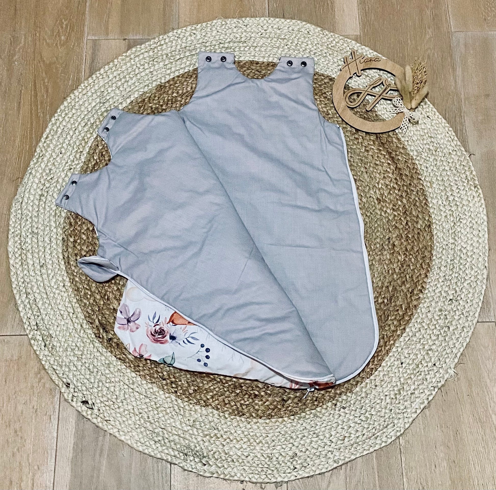 Turbulette jolies biches pour bébé, avec des motifs d'animaux de la jungle comme des girafes et éléphants, idéale pour un sommeil paisible