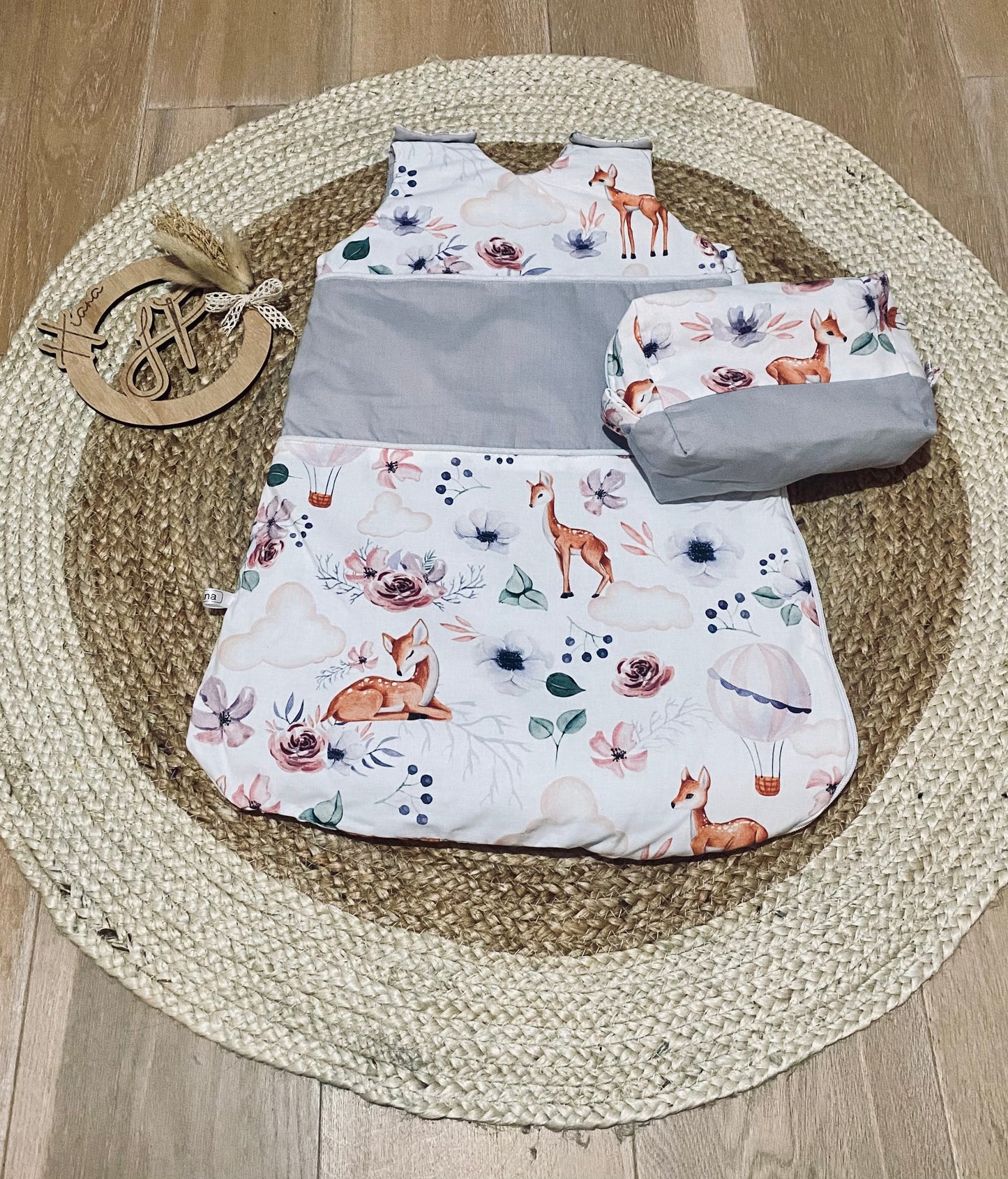 Turbulette jolies biches pour bébé, avec des motifs d'animaux de la jungle comme des girafes et éléphants, idéale pour un sommeil paisible