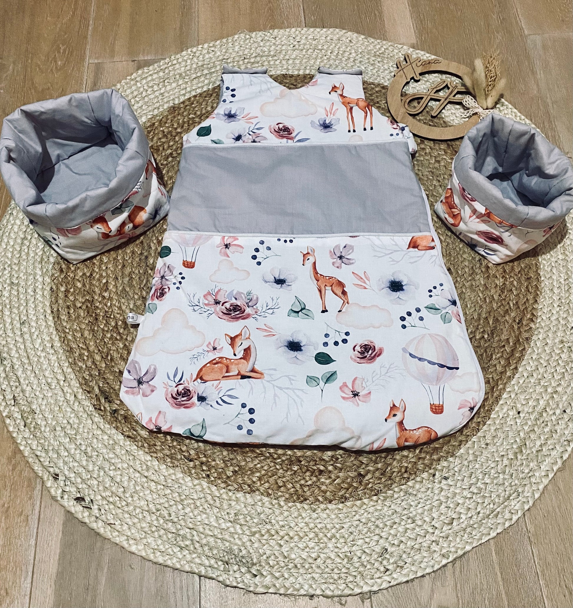 Turbulette jolies biches pour bébé, avec des motifs d'animaux de la jungle comme des girafes et éléphants, idéale pour un sommeil paisible