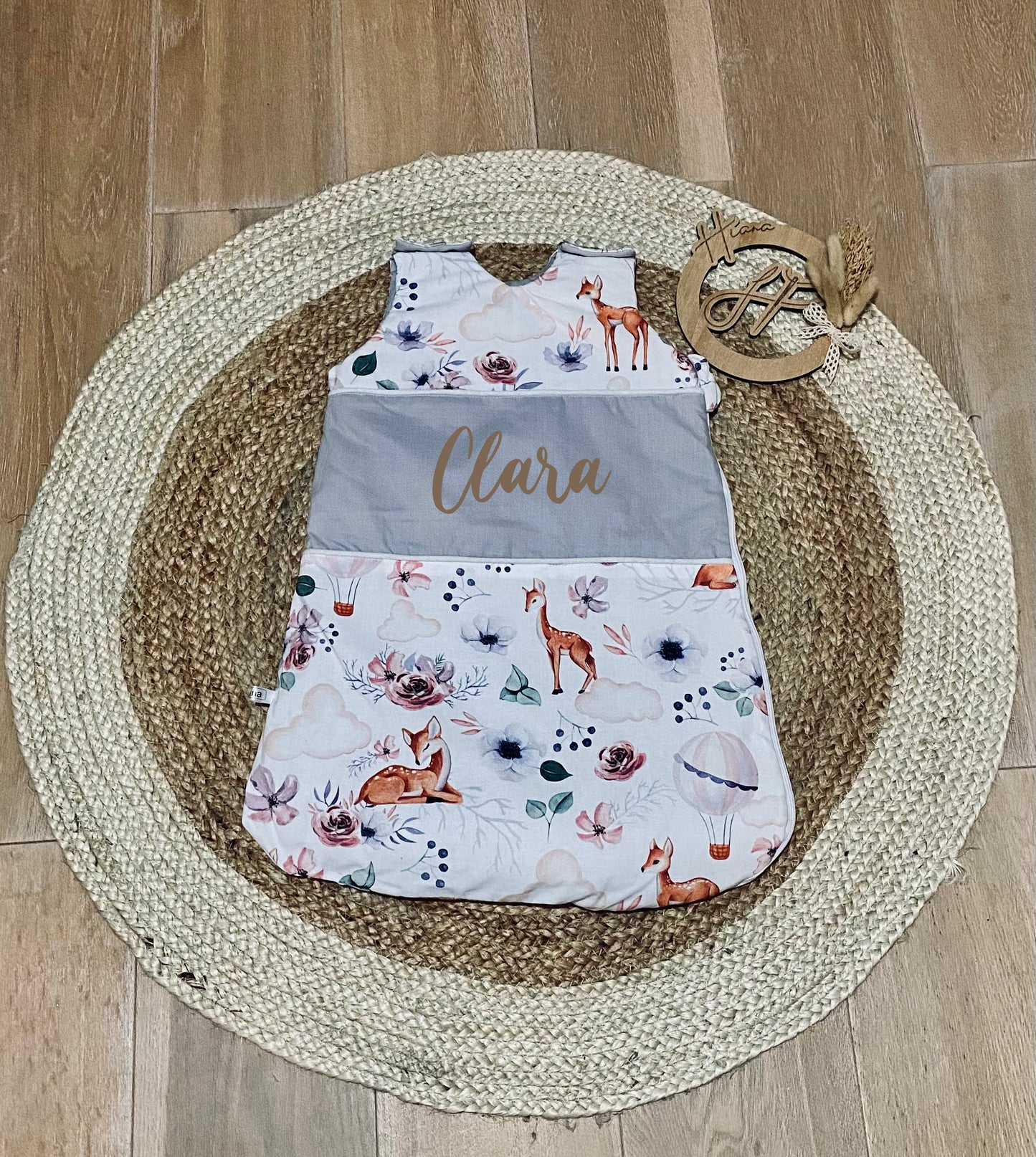 Turbulette jolies biches pour bébé, avec des motifs d'animaux de la jungle comme des girafes et éléphants, idéale pour un sommeil paisible