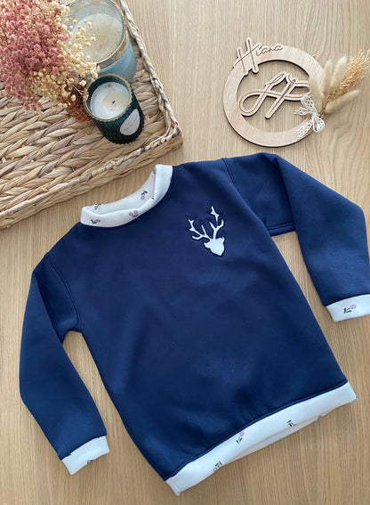 Offrez-vous le pull Céleste, une pièce douce et élégante, fait-main avec amour. Disponible du 6 mois au XXL. Commandez maintenant !