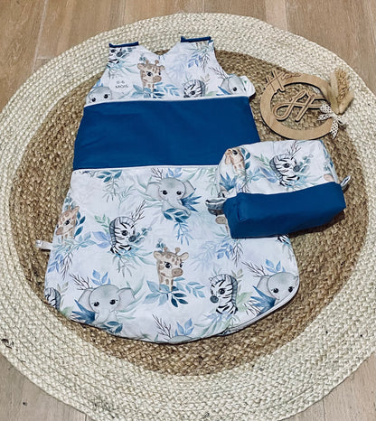 Turbulette douce savane pour bébé, avec des motifs d'animaux de la jungle comme des girafes et éléphants, idéale pour un sommeil paisible